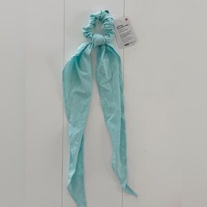 lululemon scrunchie!